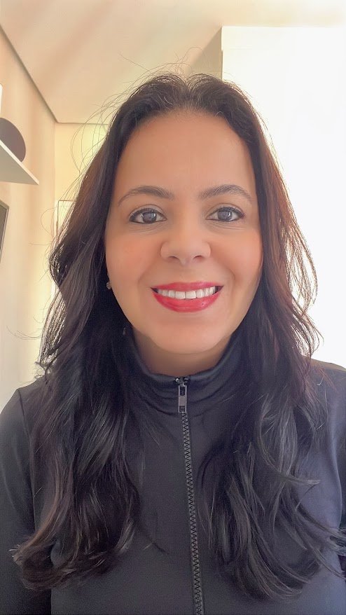 Dra. Sueli Ferreira Lemos, cirurgiã-dentista da Clínica Mahalo